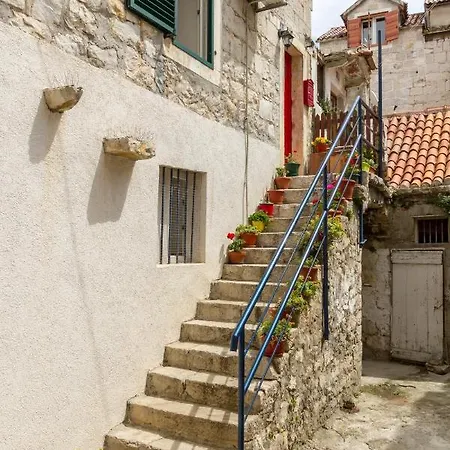Old Town Boutique *